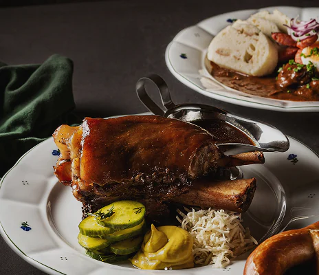 Pečené vepřové koleno v restauraci Plzeňka Carlsbad