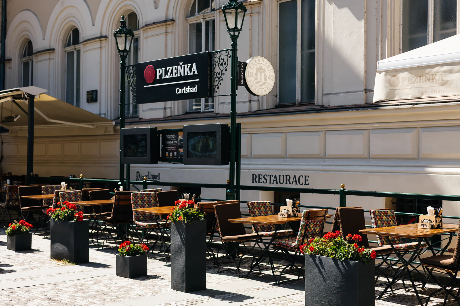 Venkovní posezení restaurace Plzeňka Carlsbad