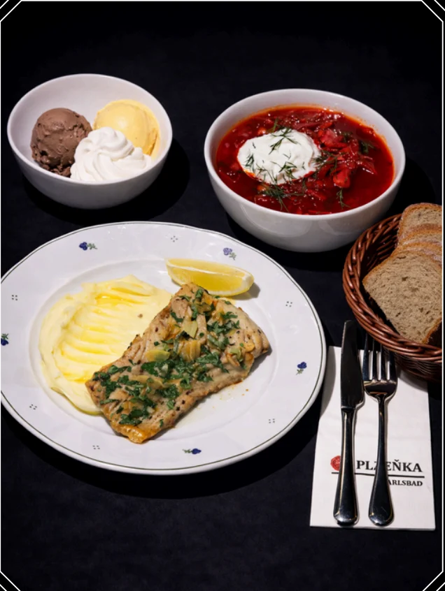 Menu 3: zeleninový boršč, kapr na česneku s bramborovou kaší a zmrzlina se šlehačkou