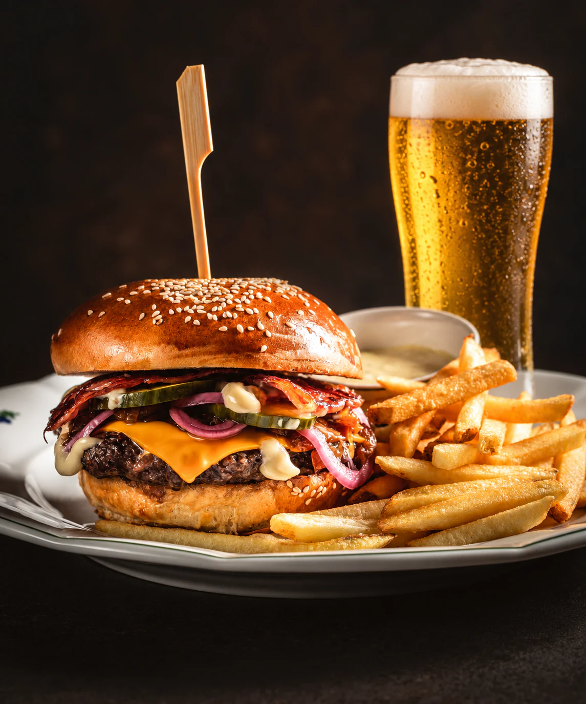 Burger s hranolky a tankovým PILSNER